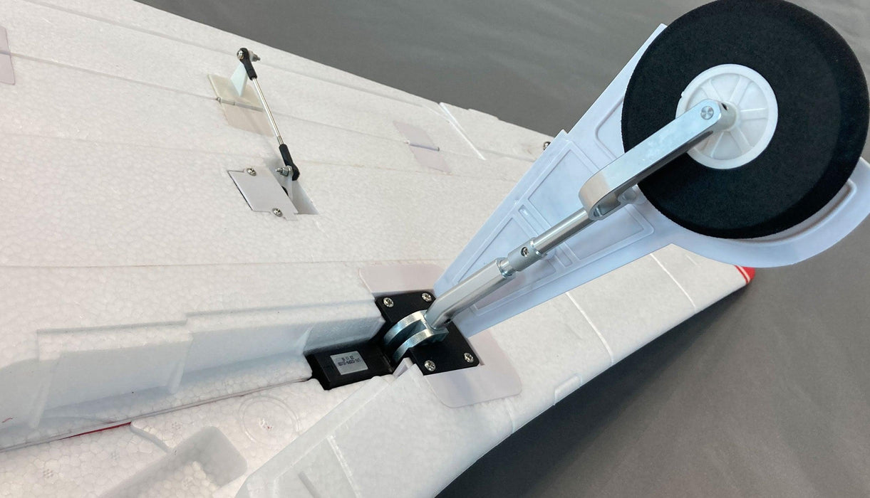 Amewi AMXFlight YAK-11 1450mm Flugzeug BNF (rot/weiß, Schaum)