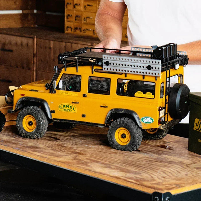 FMS FCX10 Defender 110 Camel Trophy RS 1/10 RTR