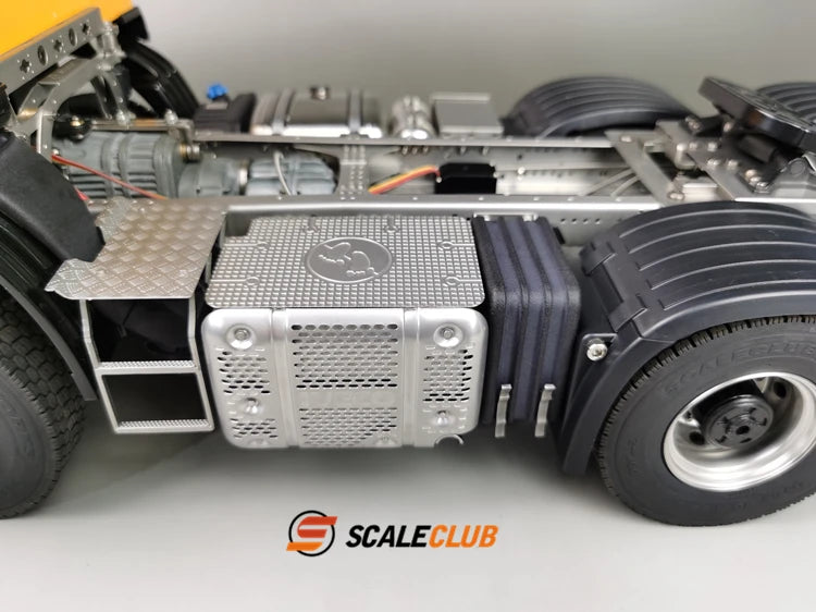 Scaleclub IVECO 6x6 Sattelzugmaschine Roller 1/14 (Metall)