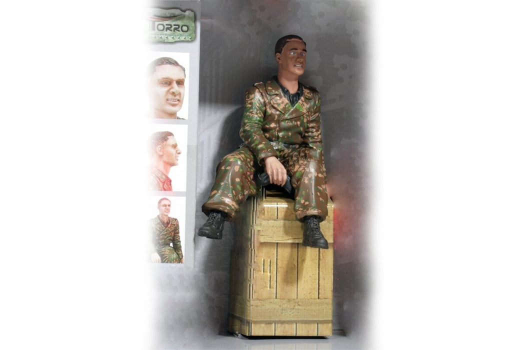Torro Radio Operator Figure Decor 1/16