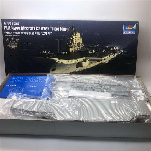 China Liaoning Aircraft Carrier 1/700 Model (Plastic) Bouwset TRUMPETER 