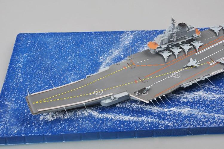 China Liaoning Aircraft Carrier 1/700 Model (Plastic) Bouwset TRUMPETER 