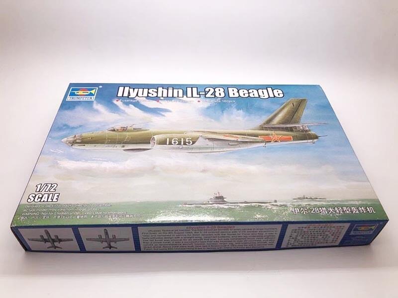 Ilyushn Il-28 Beagle 1/72 Light Bomber Model (Plastic) Bouwset TRUMPETER 