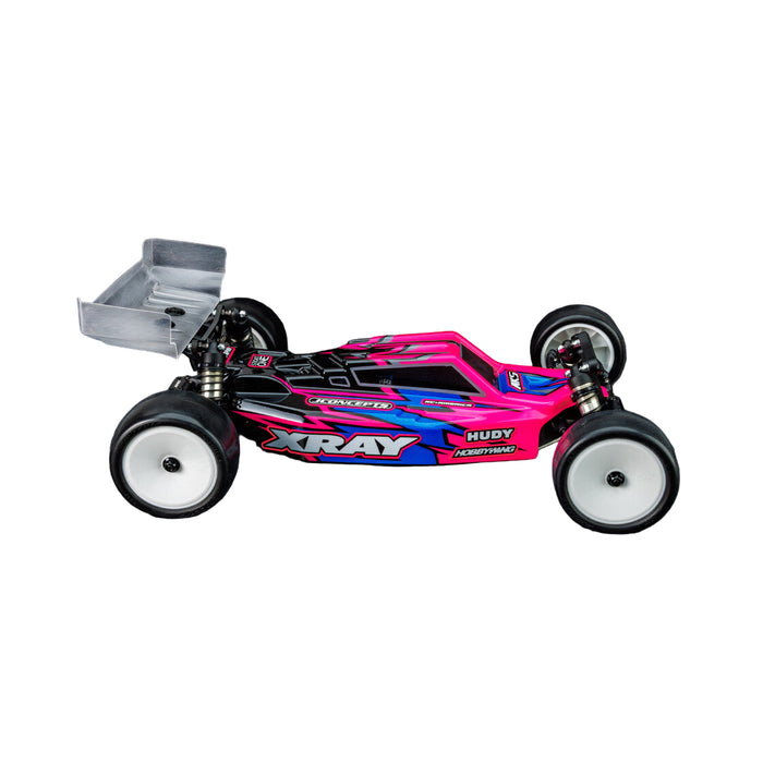 JConcepts F2 XRAY XB2 2025 Karosserie mit Teppich, Kunstrasen, Dirt Wing Leichtbauweise