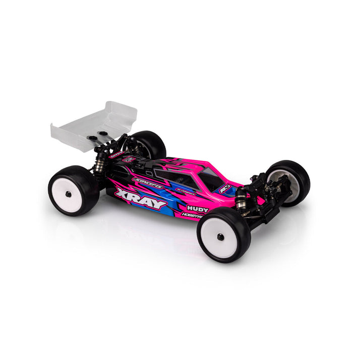 JConcepts F2 XRAY XB2 2025 Karosserie mit Teppich, Kunstrasen, Dirt Wing Leichtbauweise