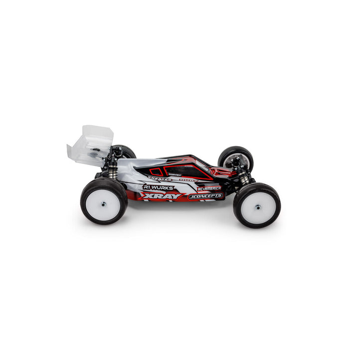 JConcepts P2 XRAY XB2 2024 Karosserie mit Teppich, Kunstrasen, Flügel