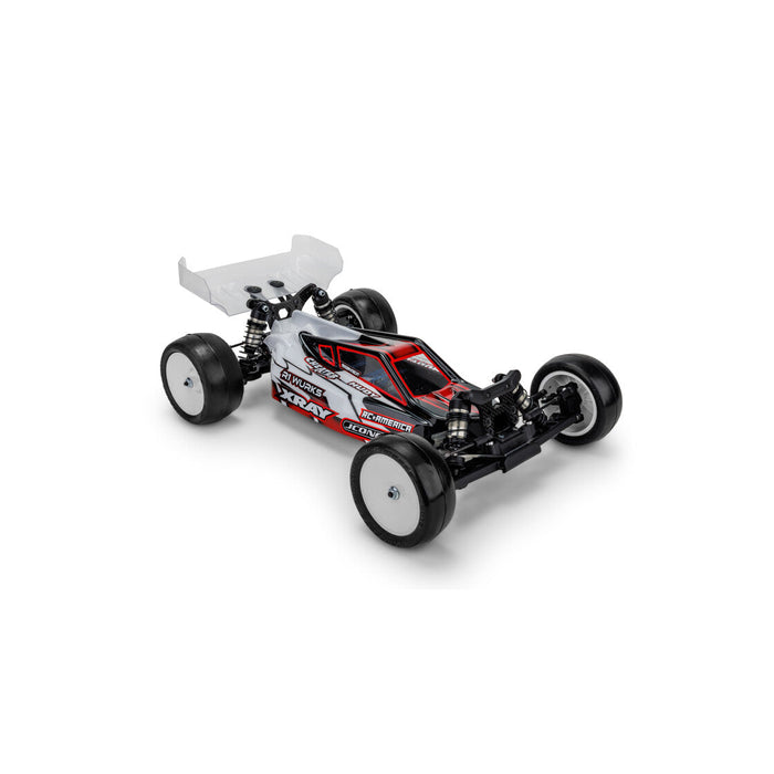 JConcepts P2 XRAY XB2 2024 Karosserie mit Teppich, Kunstrasen, Flügel