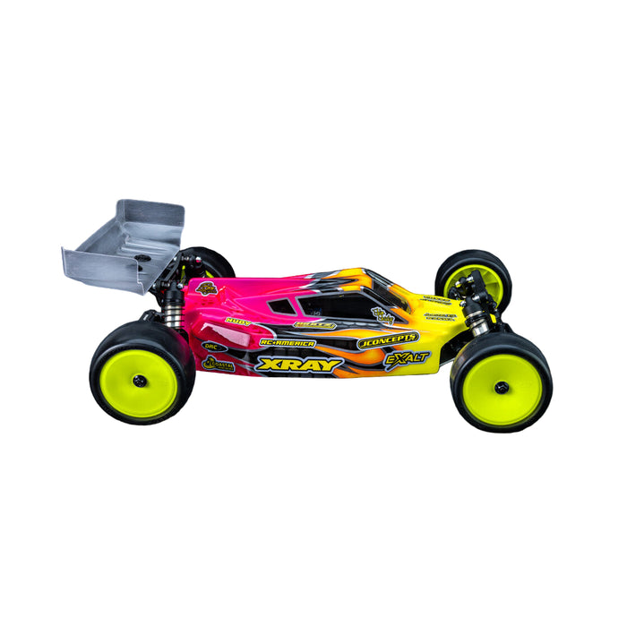 JConcepts P2 XRAY XB2 2025 Karosserie mit Teppich, Kunstrasen, Dirt Wing Leichtbauweise