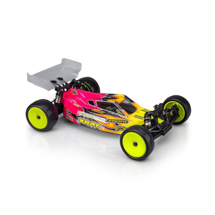 JConcepts P2 XRAY XB2 2025 Karosserie mit Teppich, Kunstrasen, Dirt Wing Leichtbauweise