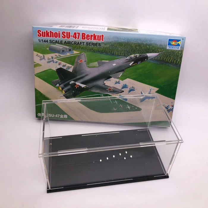 Russian SU-47 Golden Eagle 1/144 Aircraft Model (Plastic) Bouwset TRUMPETER add display box