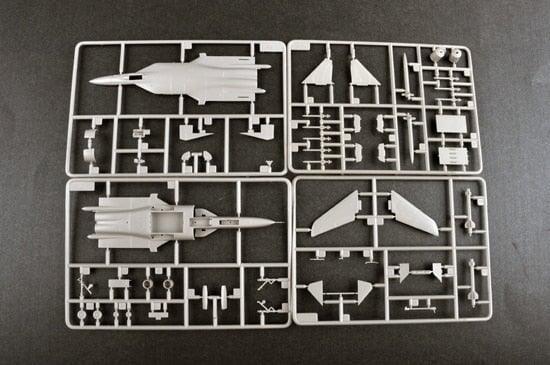 Russian SU-47 Golden Eagle 1/144 Aircraft Model (Plastic) Bouwset TRUMPETER