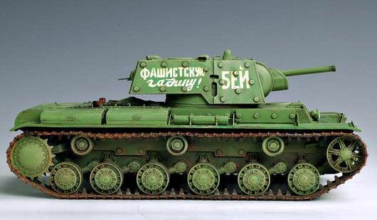 Soviet Kv-1 Ehkranami Tank 1/35 Model (Plastic) Bouwset TRUMPETER 